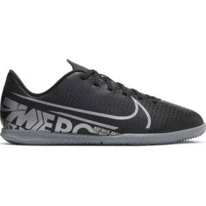 Buty Piłkarskie Nike Mercurial Vapor 13 Club IC Junior – Szybkość i Kontrola Na Miejskich Boiskach!