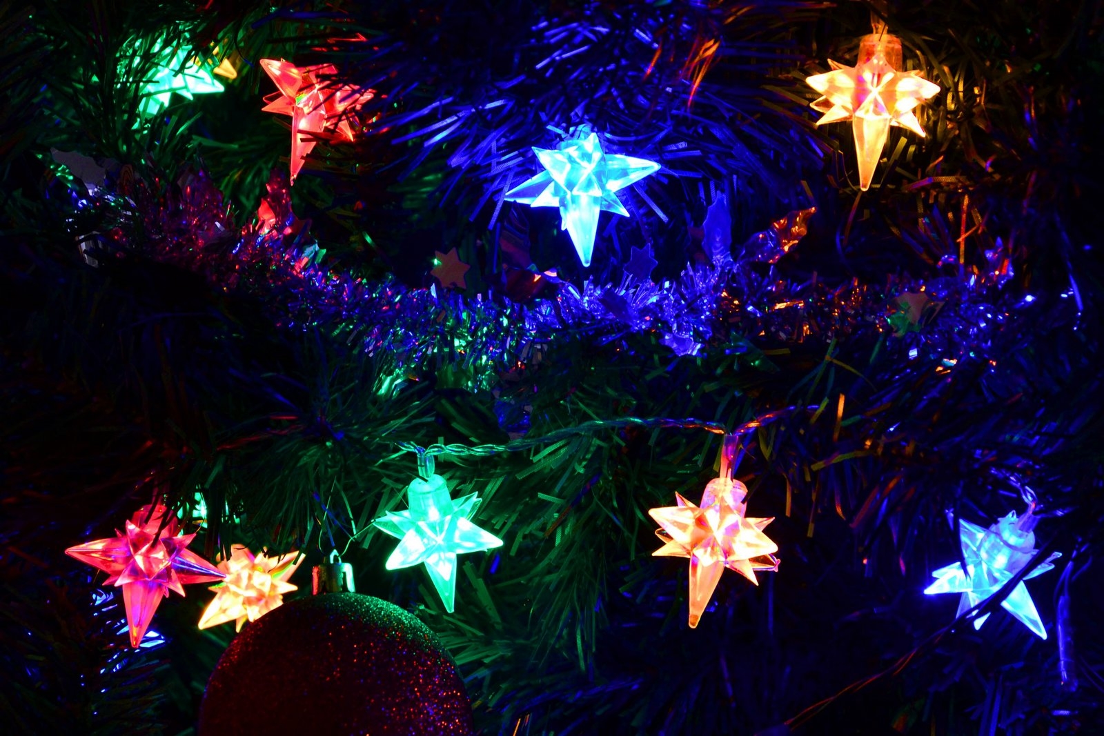 Świąteczne LED lampki - Kolorowe gwiazdki, 40 LED – Magia Świąt w Twoim Domu! - obrazek 3