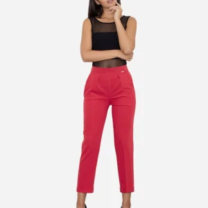 Wyrazisty Styl i Perfekcyjne Dopasowanie – Spodnie Slim Fit Figl M552 Czerwone!