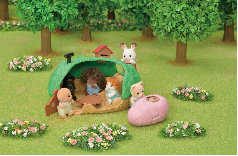 SYLVANIAN FAMILIES - Domek Jeżyka z Figurką – Magiczny Świat Zabawy! - obrazek 7