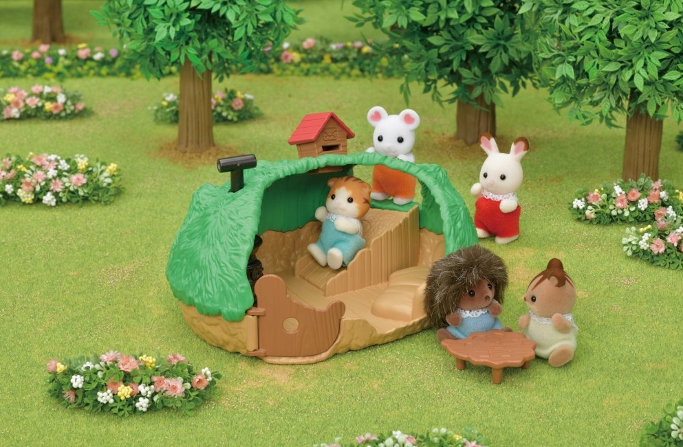 SYLVANIAN FAMILIES - Domek Jeżyka z Figurką – Magiczny Świat Zabawy! - obrazek 8