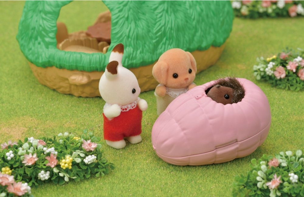 SYLVANIAN FAMILIES - Domek Jeżyka z Figurką – Magiczny Świat Zabawy! - obrazek 10