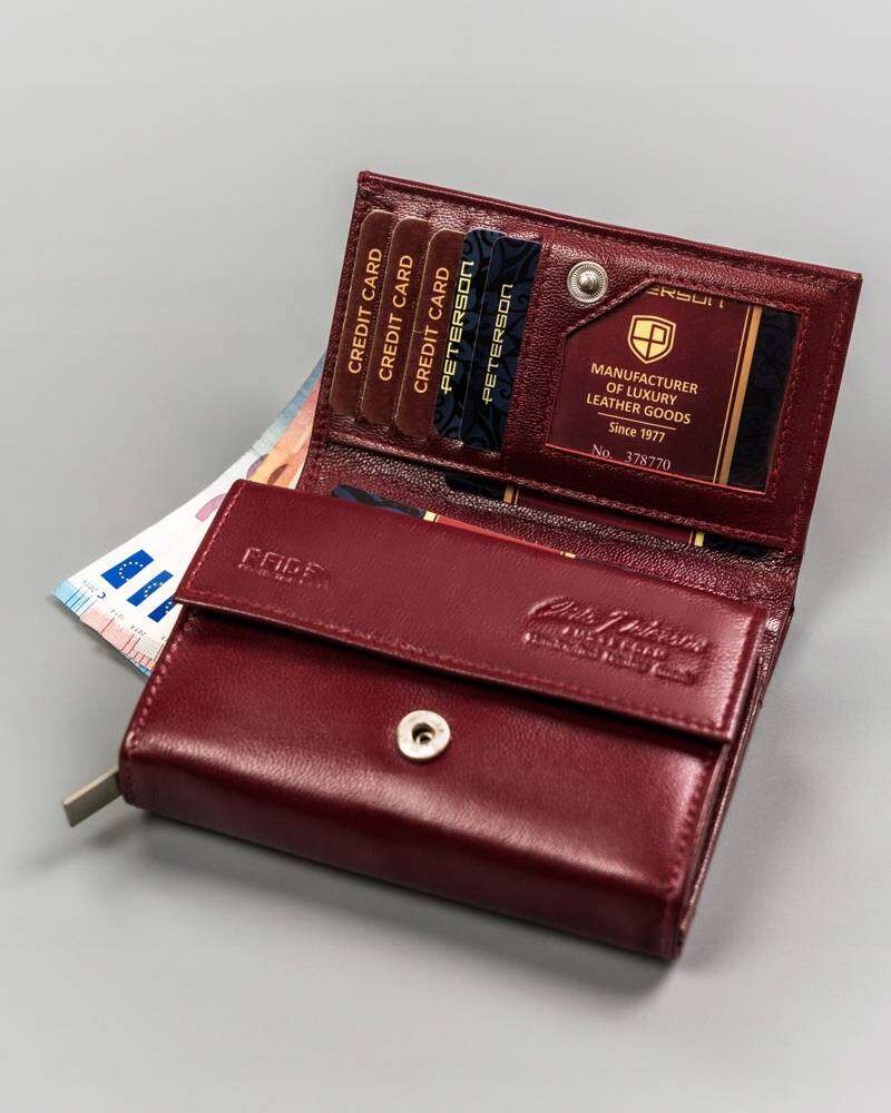 Elegancja i bezpieczeństwo w jednym – Skórzany portfel damski Peterson na zatrzask!